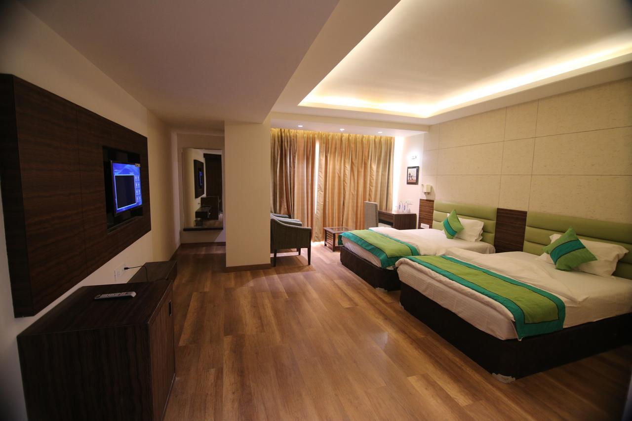 The Mystic Palms Hotel Mathura Kültér fotó