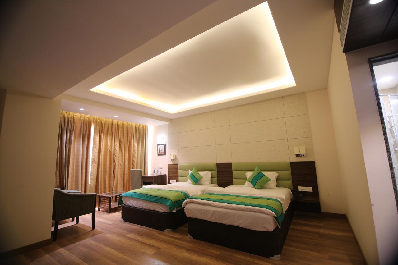 The Mystic Palms Hotel Mathura Kültér fotó