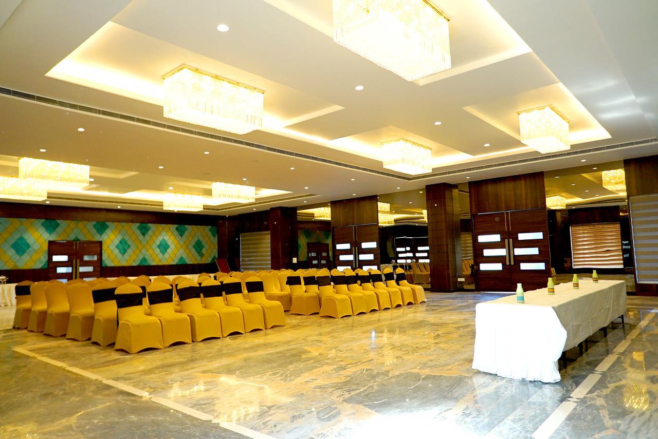 The Mystic Palms Hotel Mathura Kültér fotó