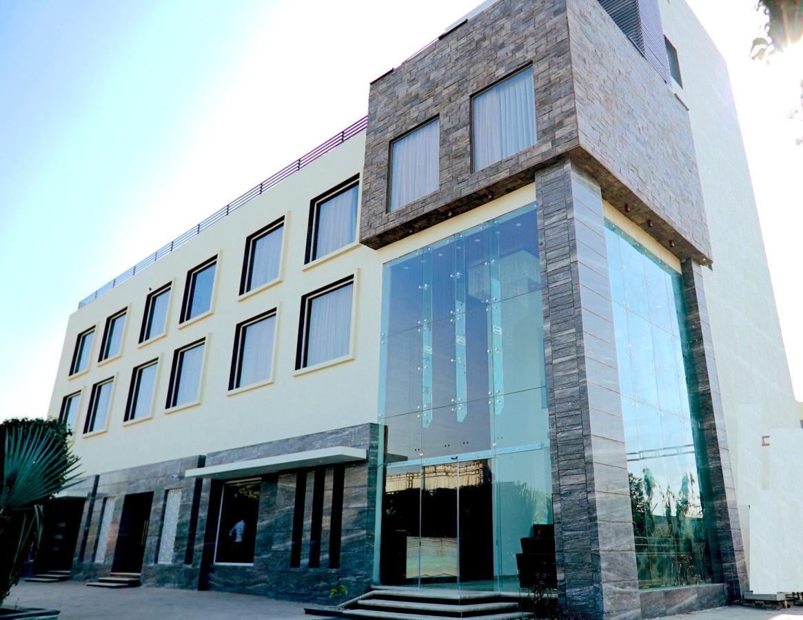 The Mystic Palms Hotel Mathura Kültér fotó